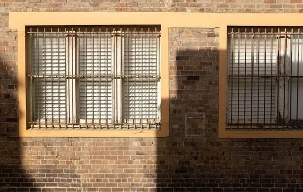 Quels sont les critères pour choisir des portes intérieures à isolation acoustique?